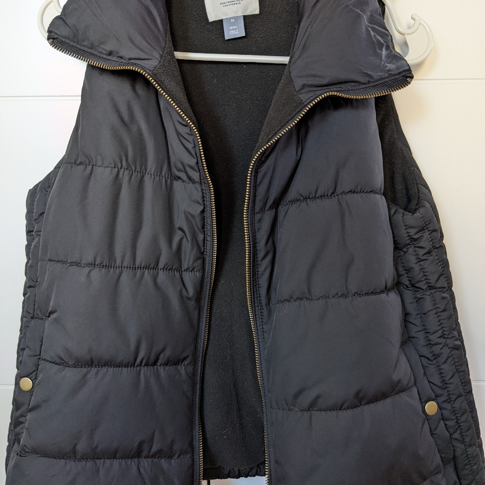Old navy black puffy vest size medium